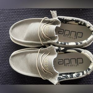 Hey Dude Wally Stretch worn once